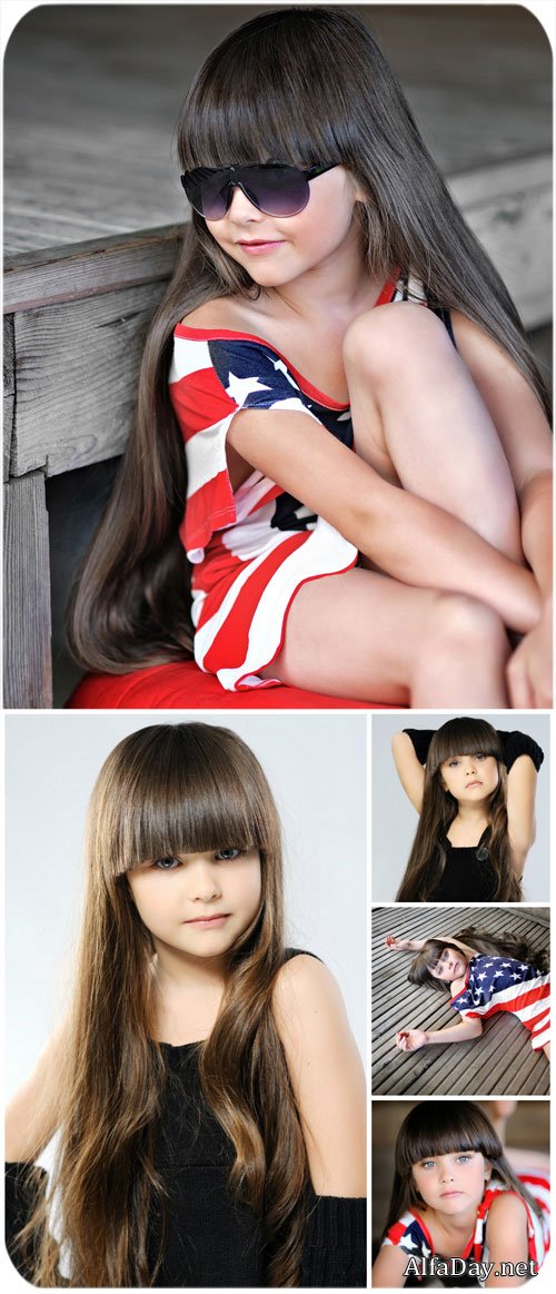 �������� ������� � �������� �������� / Beautiful little girl with long hair - Stock Photo